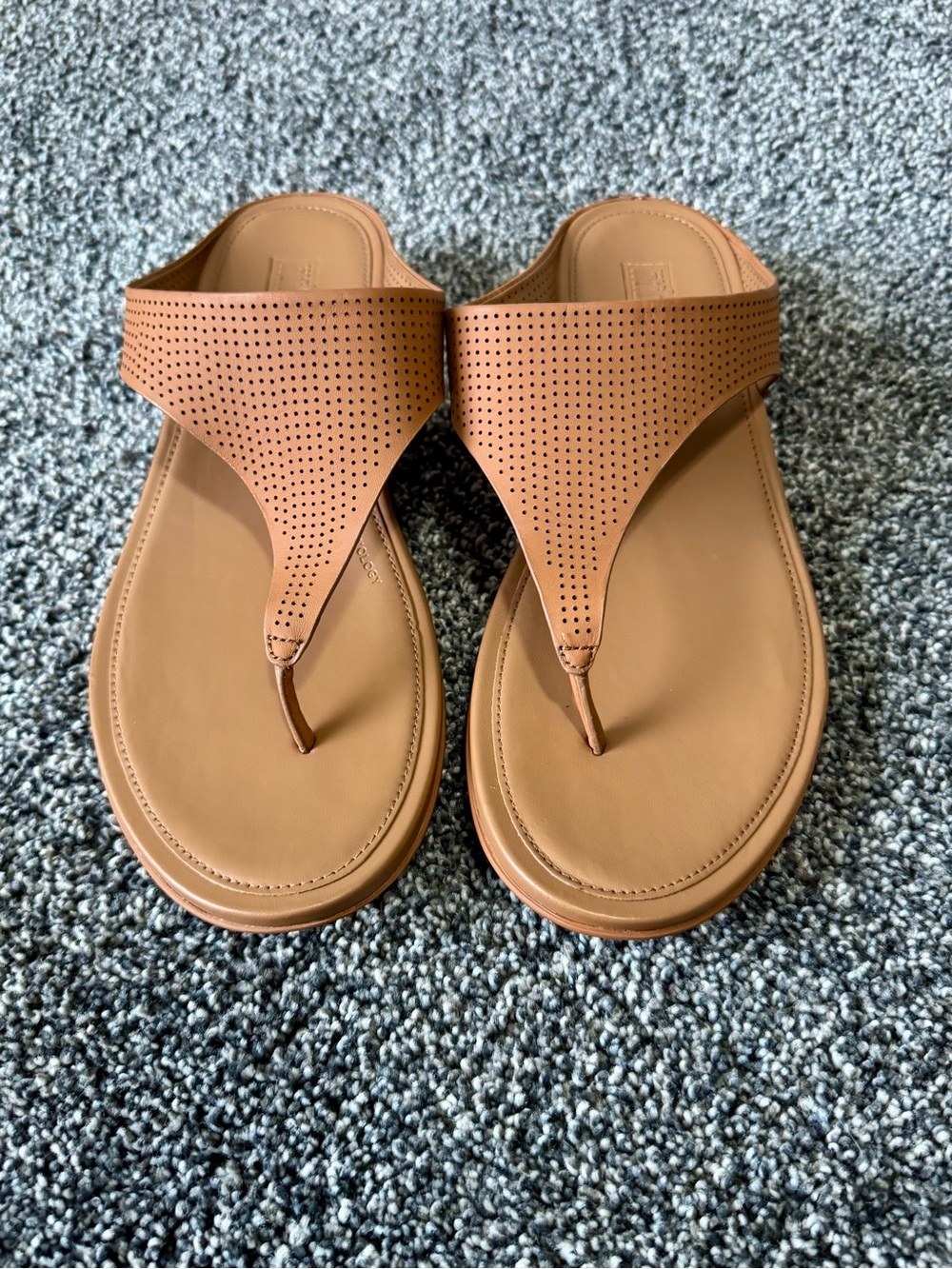 FitFlop Banda Blush Perforated Leather Toe Post 1" Wedge Heel Tan Size 10